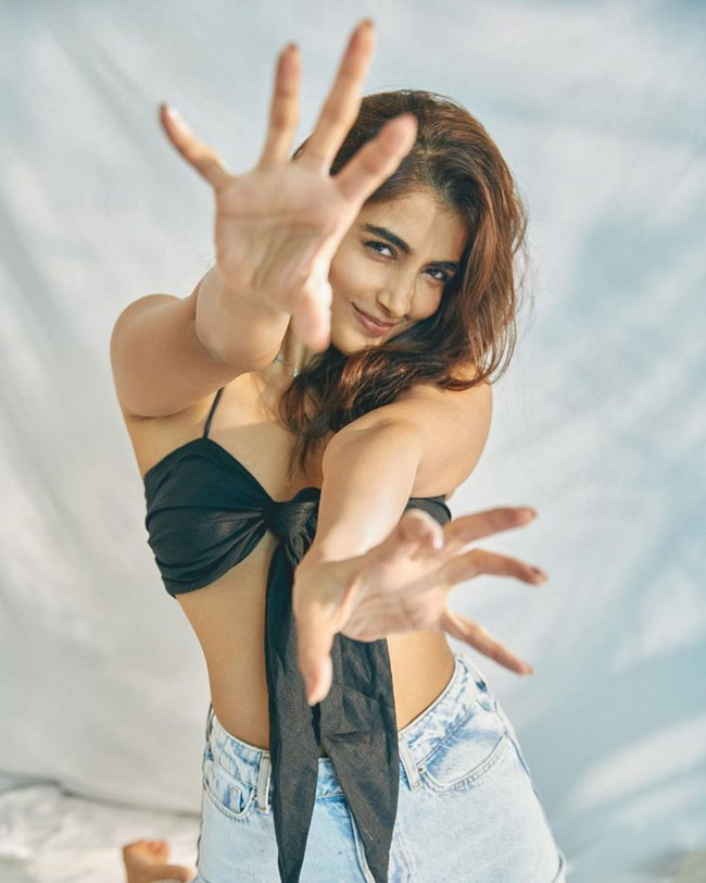 Pooja Hegde Instagram Pics